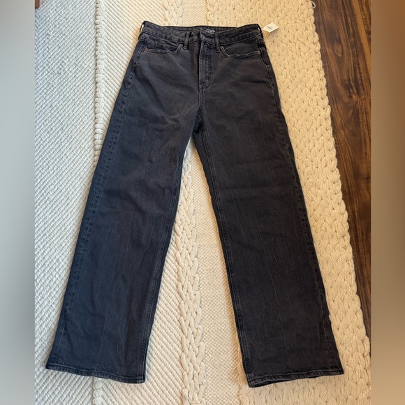 Extra High-Waisted Wide-Leg Black Jeans - Picture 5 of 6